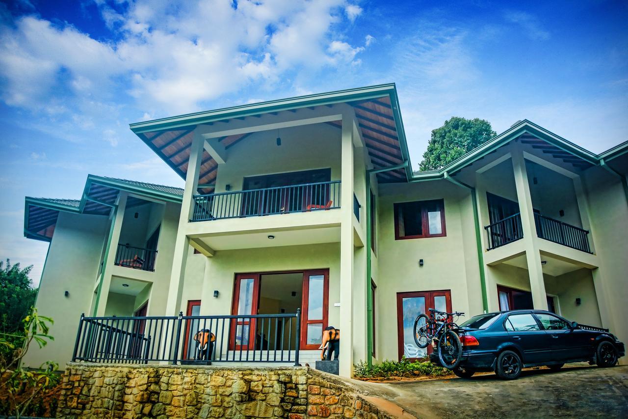 The Grand Hills Hotel Kandy Exterior photo
